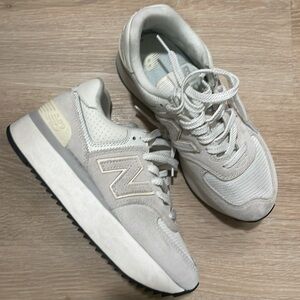 Almost new NB 574+ women’s 6.5 in white / grey / cream
